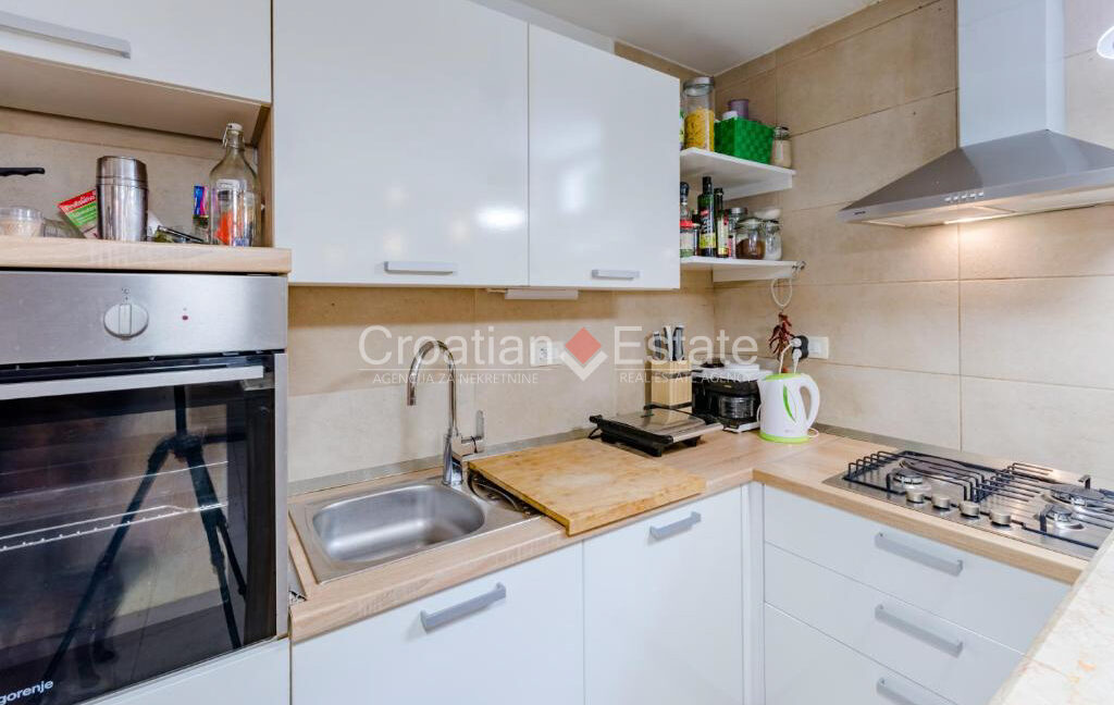 croatia-split-houses-pool-garden-barbecue-sauna-sale(108)