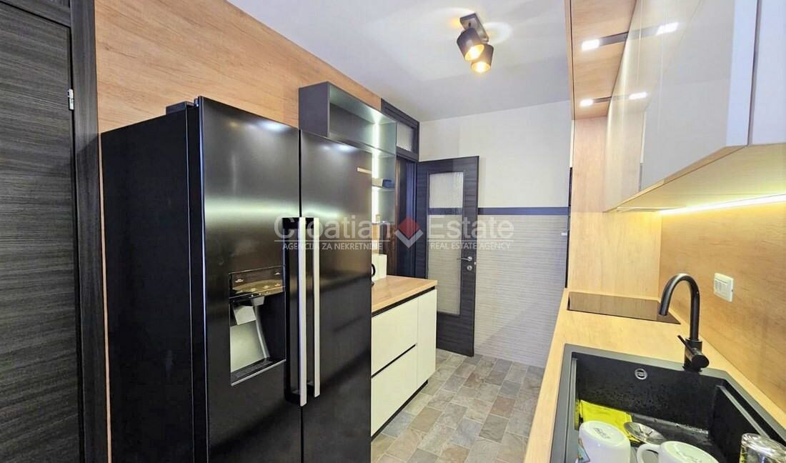 croatia-split-trstenik-flat-renovated-elegant-loggia-sale(105)