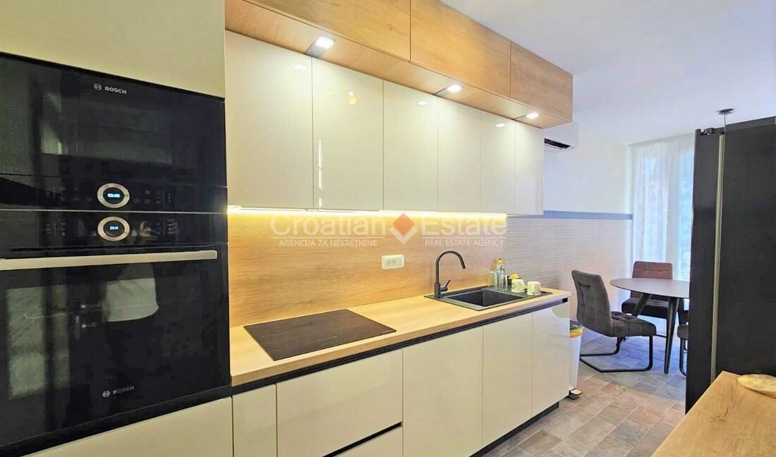 croatia-split-trstenik-flat-renovated-elegant-loggia-sale(106)
