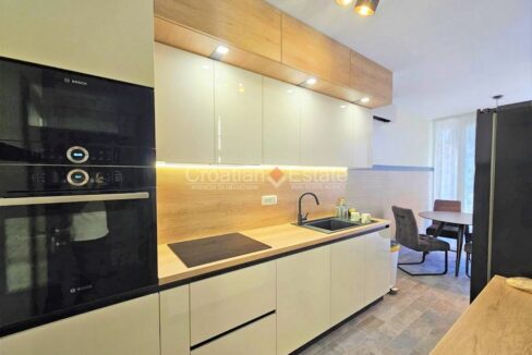 croatia-split-trstenik-flat-renovated-elegant-loggia-sale(106)