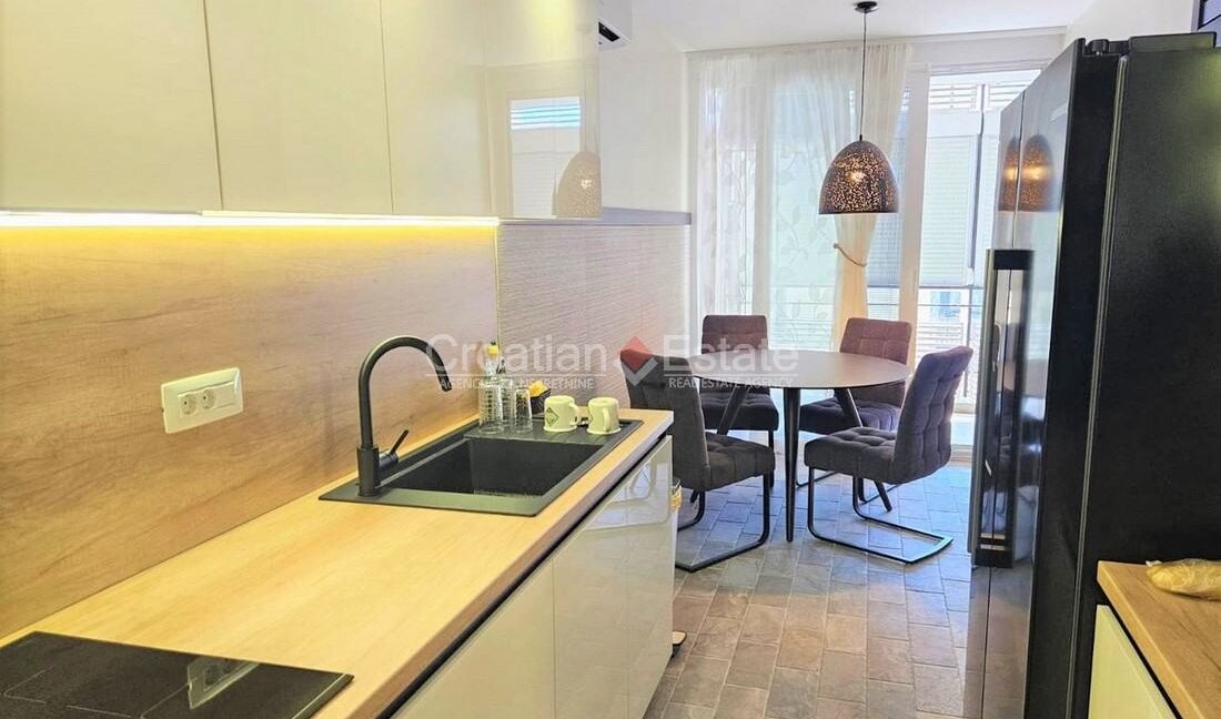 croatia-split-trstenik-flat-renovated-elegant-loggia-sale(107)