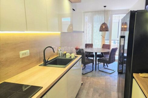 croatia-split-trstenik-flat-renovated-elegant-loggia-sale(107)