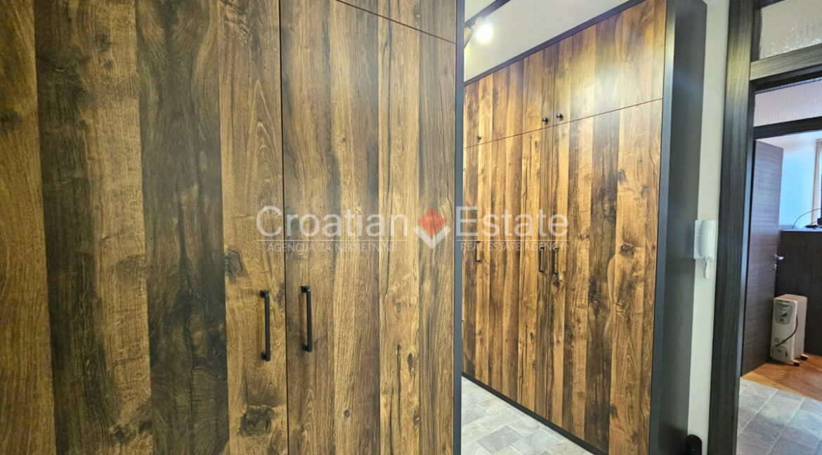 croatia-split-trstenik-flat-renovated-elegant-loggia-sale(109)