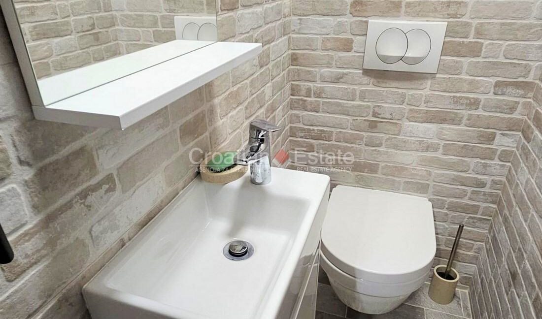 croatia-split-trstenik-flat-renovated-elegant-loggia-sale(109)