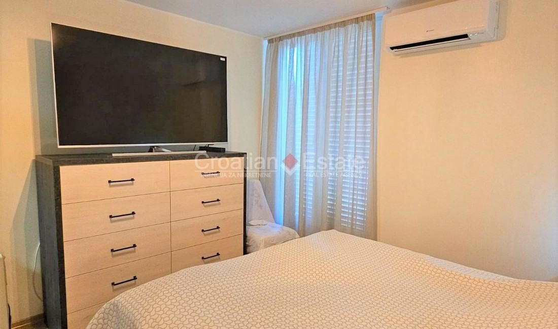 croatia-split-trstenik-flat-renovated-elegant-loggia-sale(111)