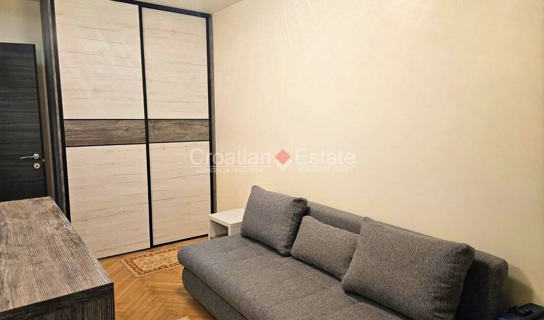 croatia-split-trstenik-flat-renovated-elegant-loggia-sale(113)
