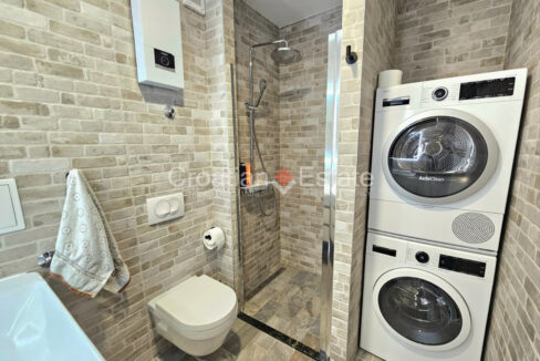 croatia-split-trstenik-flat-renovated-elegant-loggia-sale(115)