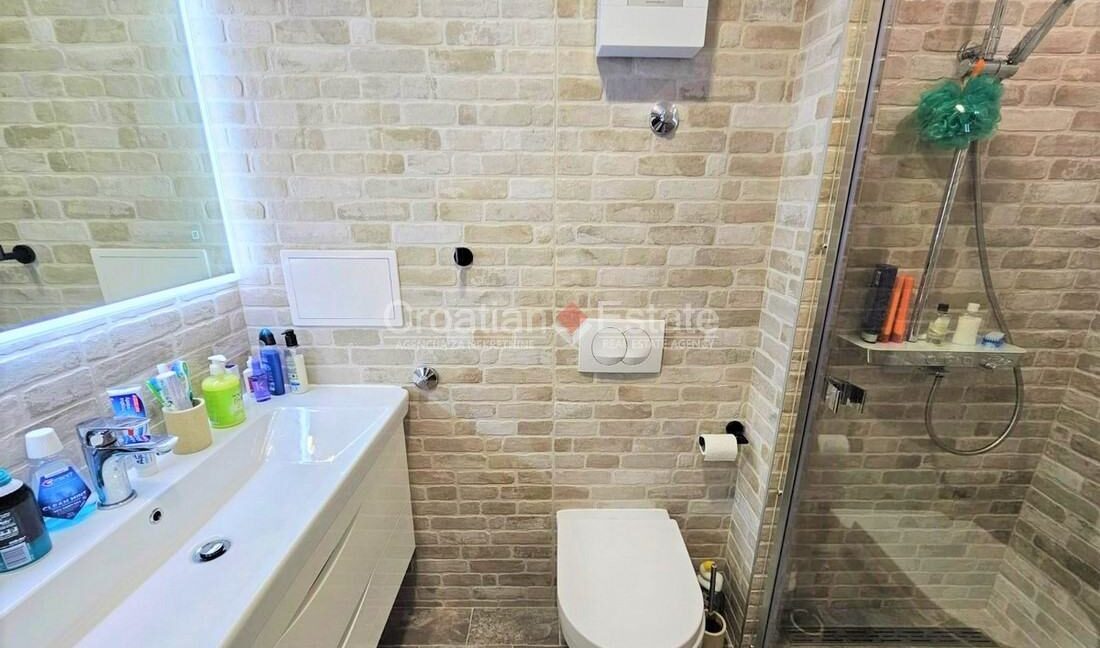 croatia-split-trstenik-flat-renovated-elegant-loggia-sale(115)