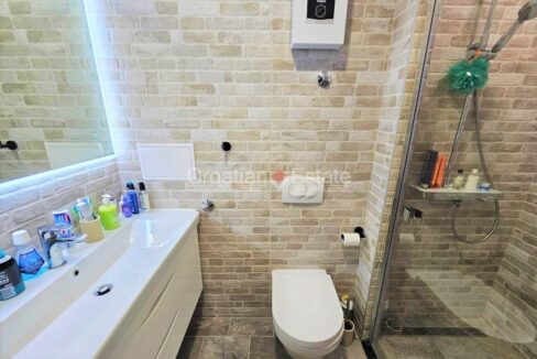 croatia-split-trstenik-flat-renovated-elegant-loggia-sale(115)