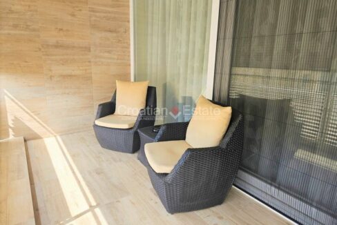 croatia-split-trstenik-flat-renovated-elegant-loggia-sale(116)