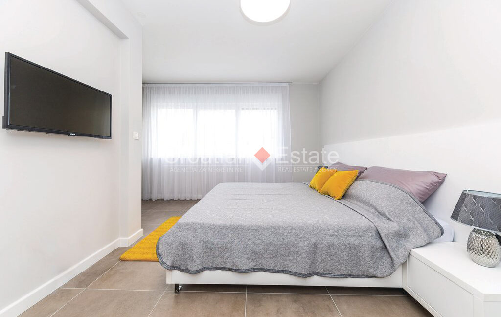croatia-split-two-villas-pools-sale(116)
