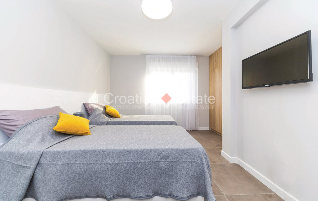croatia-split-two-villas-pools-sale(118)