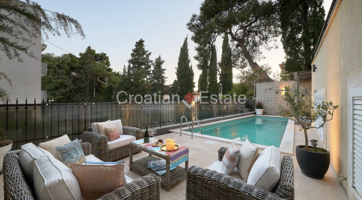 croatia-split-villa-pool-entertainment-room-sale(105)