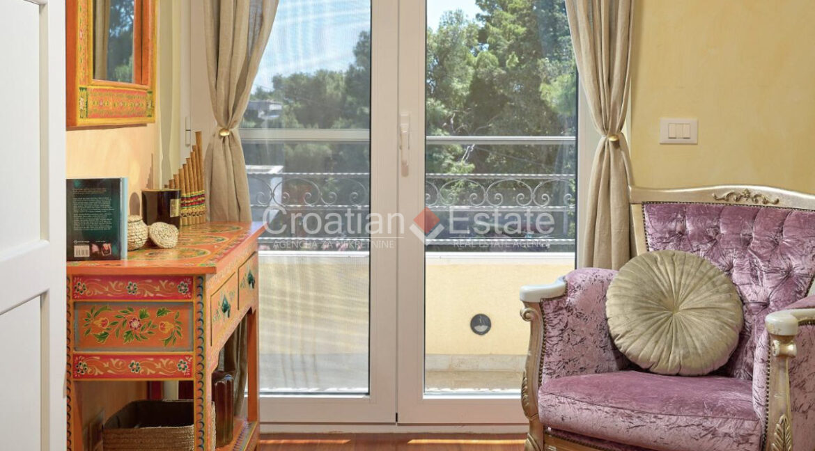 croatia-split-villa-pool-entertainment-room-sale(119)
