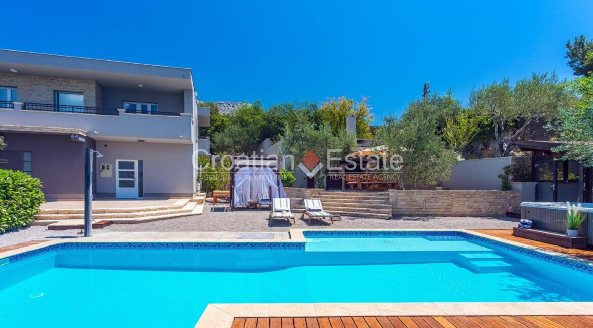 croatia-split-villa-pool-mountain-view-summer-kitchen-sale(102)