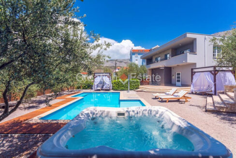 croatia-split-villa-pool-mountain-view-summer-kitchen-sale(103)