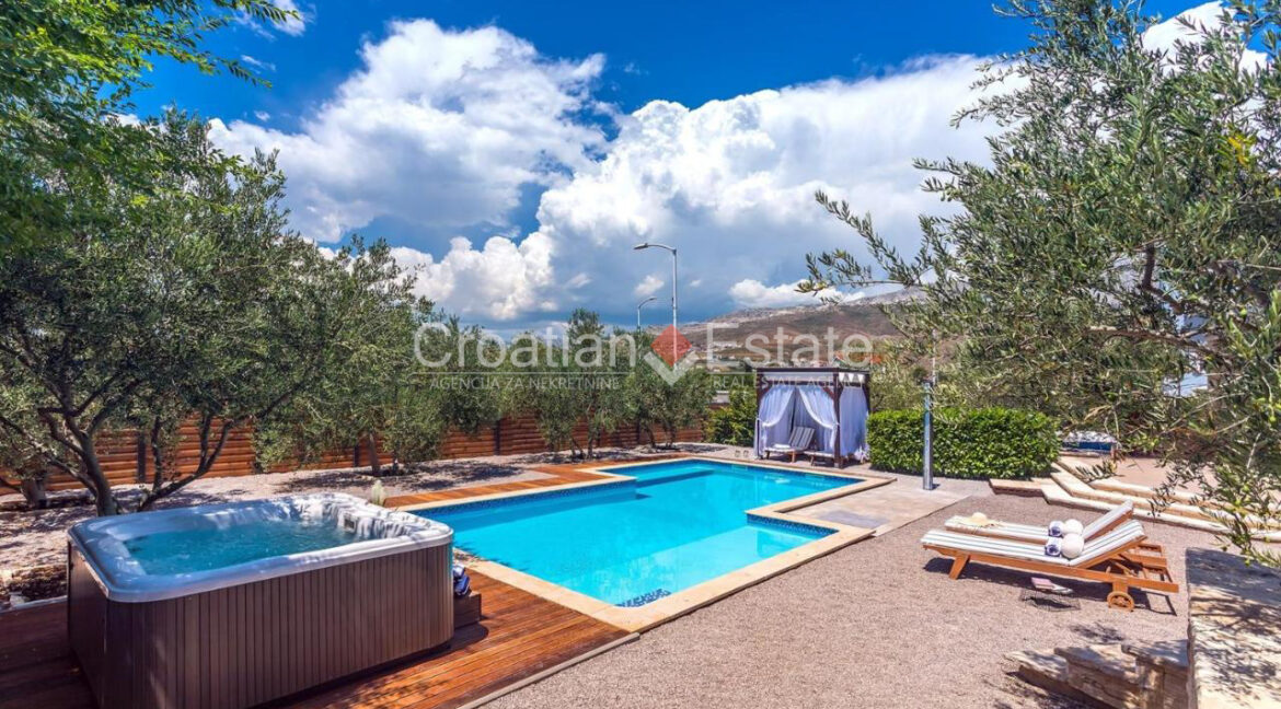 croatia-split-villa-pool-mountain-view-summer-kitchen-sale(104)