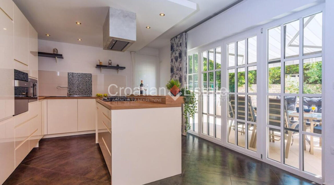 croatia-split-villa-pool-mountain-view-summer-kitchen-sale(110)