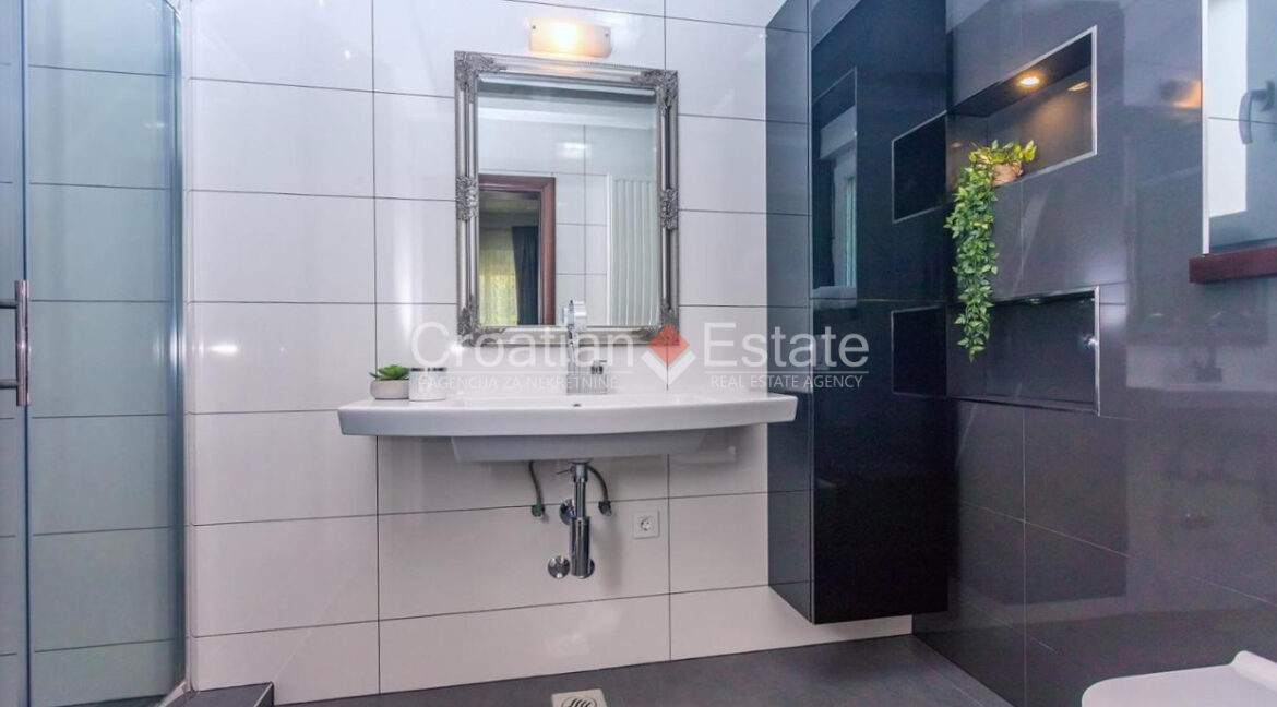 croatia-split-villa-pool-mountain-view-summer-kitchen-sale(115)