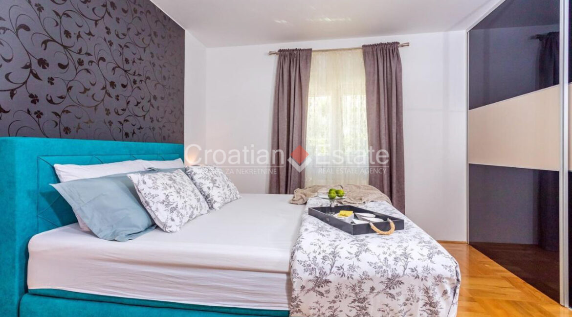 croatia-split-villa-pool-mountain-view-summer-kitchen-sale(116)