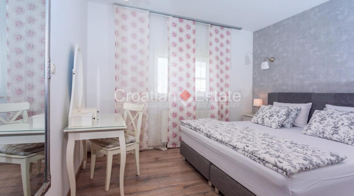 croatia-split-villa-pool-mountain-view-summer-kitchen-sale(118)