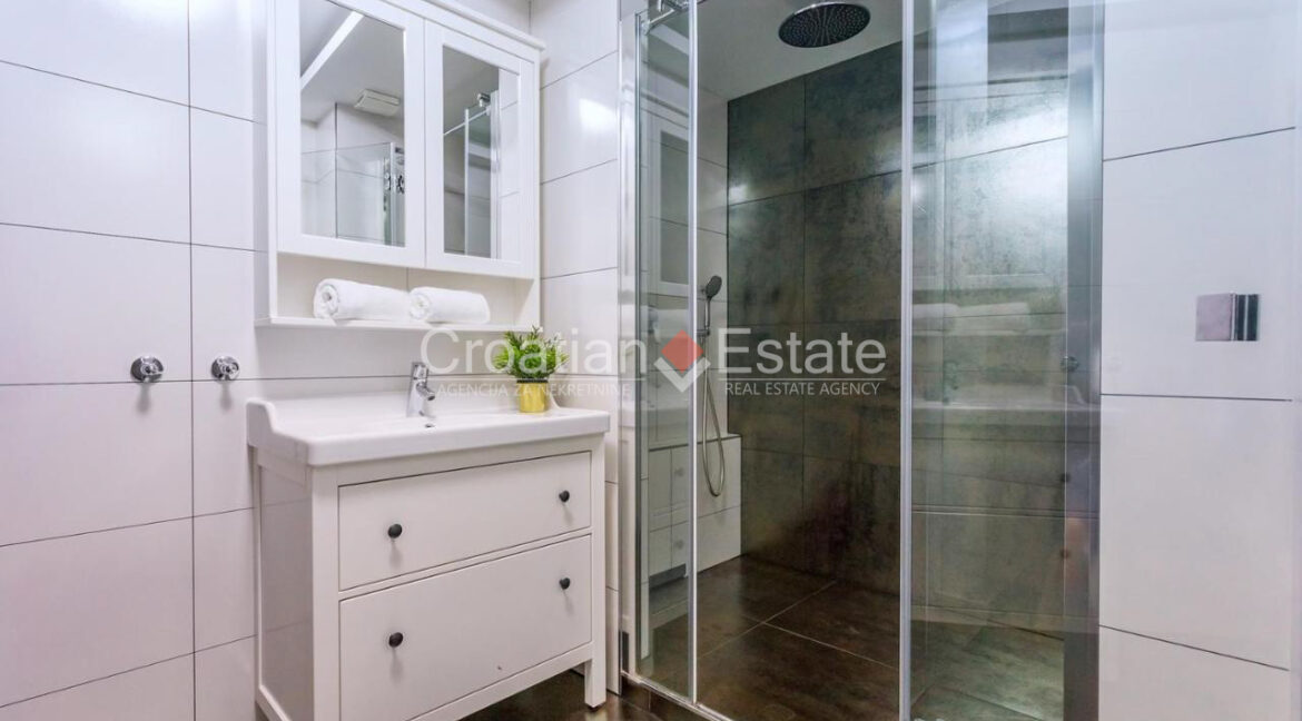 croatia-split-villa-pool-mountain-view-summer-kitchen-sale(119)