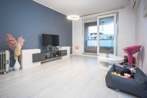 An apartment for sale in Znjan, Split, Croatia, with a living room with a TV set, an air conditioner, and a loggia.