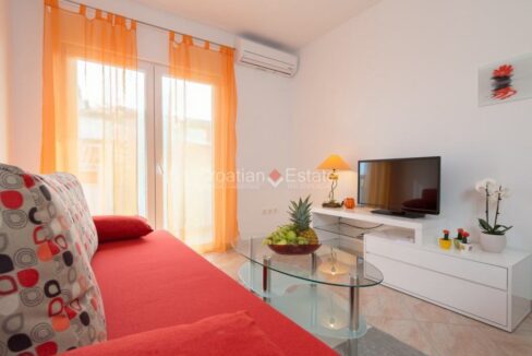 croatia-strozanac-apartment-sea-mosor-view-loggia-sale(103)