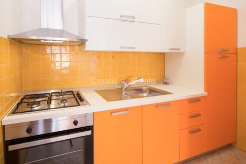 croatia-strozanac-apartment-sea-mosor-view-loggia-sale(105)