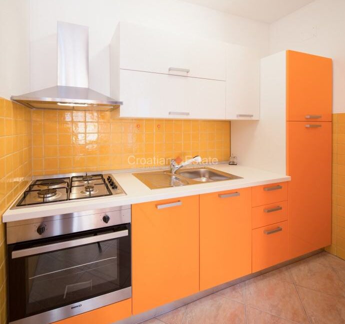 croatia-strozanac-apartment-sea-mosor-view-loggia-sale(105)