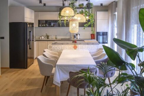 croatia-strozanac-flat-roof-terrace-yard-sale(102)