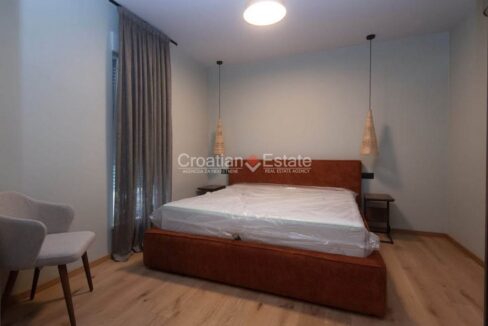 croatia-strozanac-flat-roof-terrace-yard-sale(103)