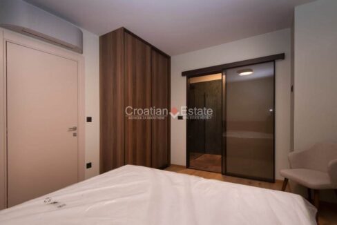 croatia-strozanac-flat-roof-terrace-yard-sale(104)
