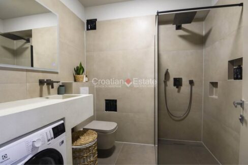 croatia-strozanac-flat-roof-terrace-yard-sale(106)