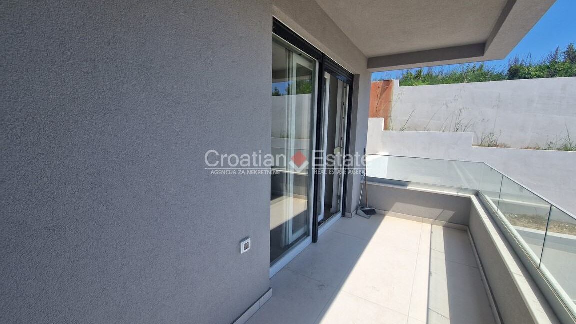 croatia-trogir-flat-loggia-garage-garden-sale(109)