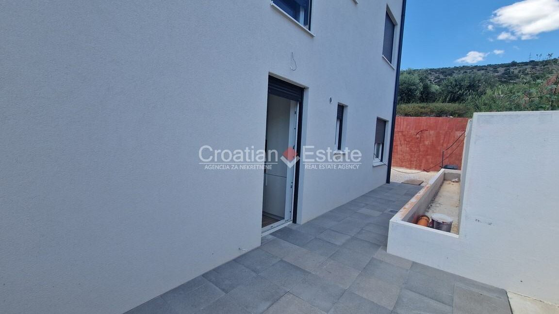 croatia-trogir-flat-loggia-garage-garden-sale(110)