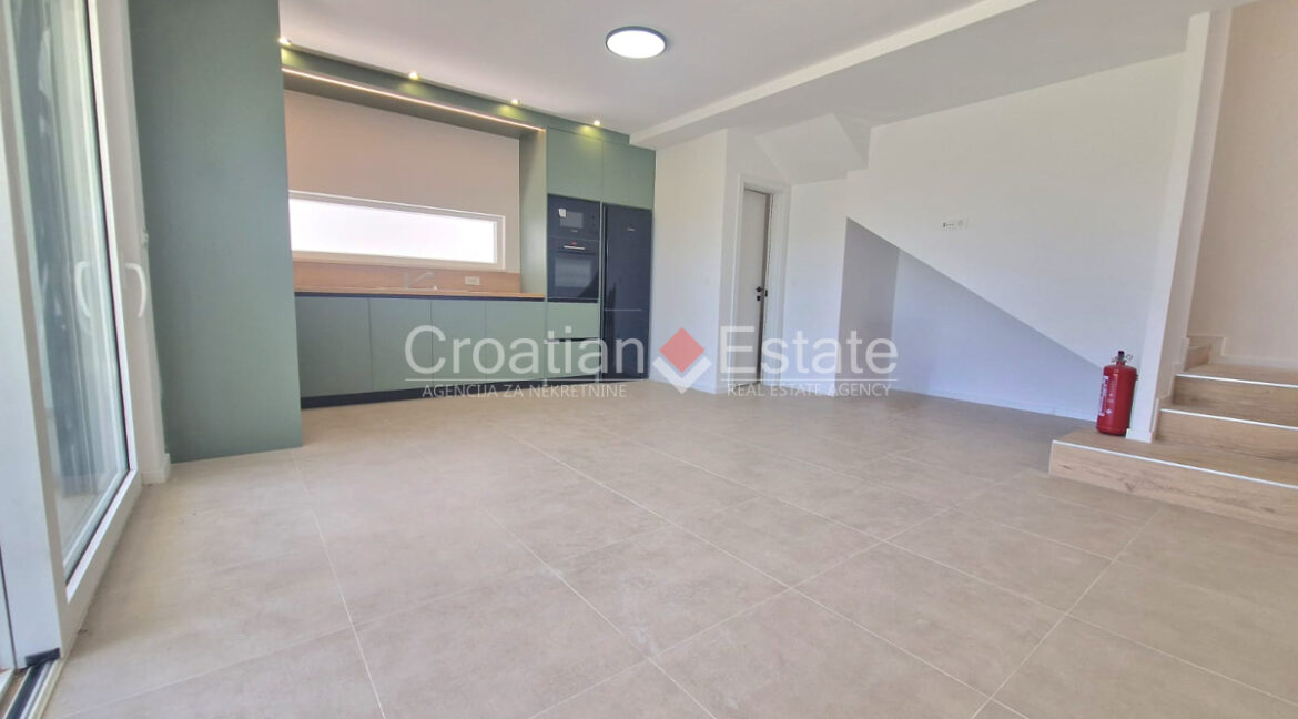 croatia-trogir-house-newly-built-yard-parking-sale(108)