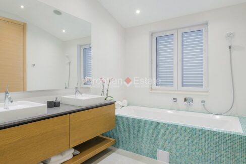 croatia-trogir-villa-seafront-sea-view-pool-sale(113)