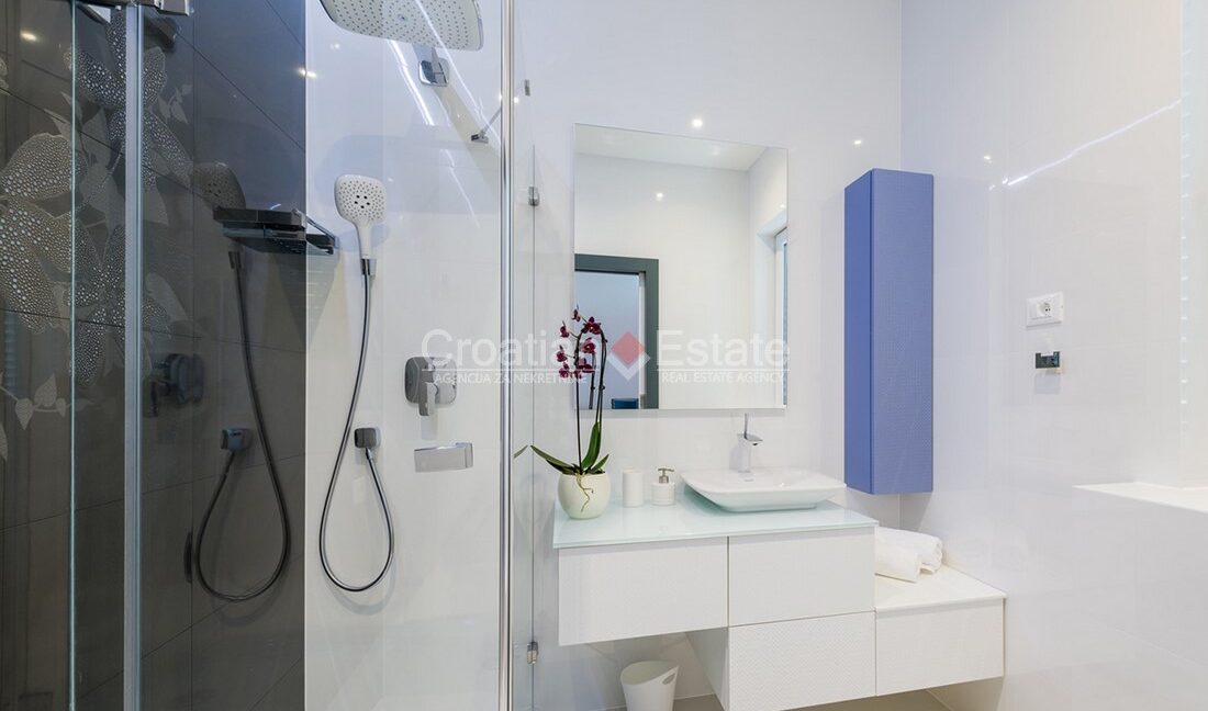 croatia-trogir-villa-seafront-sea-view-pool-sale(114)