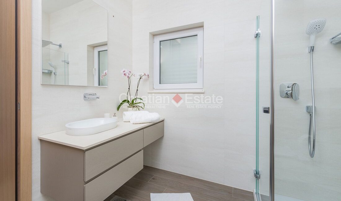 croatia-trogir-villa-seafront-sea-view-pool-sale(115)