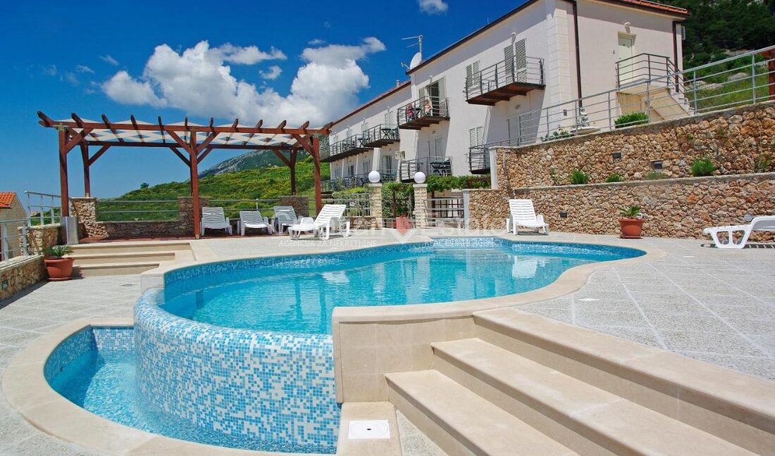 croatia-brac-bol-business-premises-sale(101)