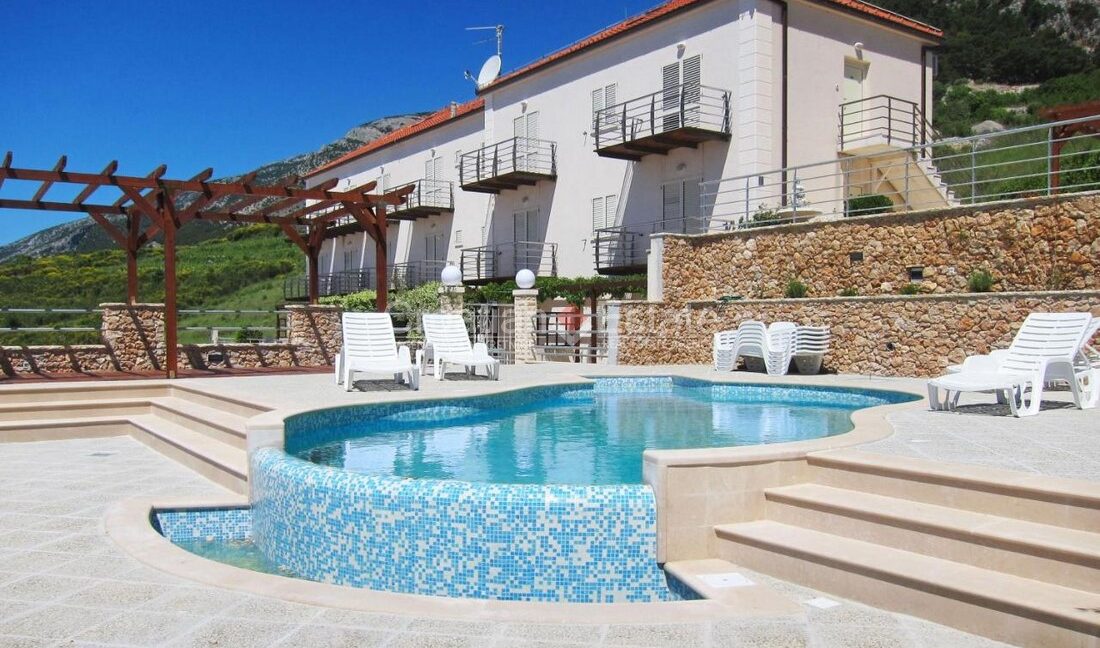 croatia-brac-bol-business-premises-sale(102)
