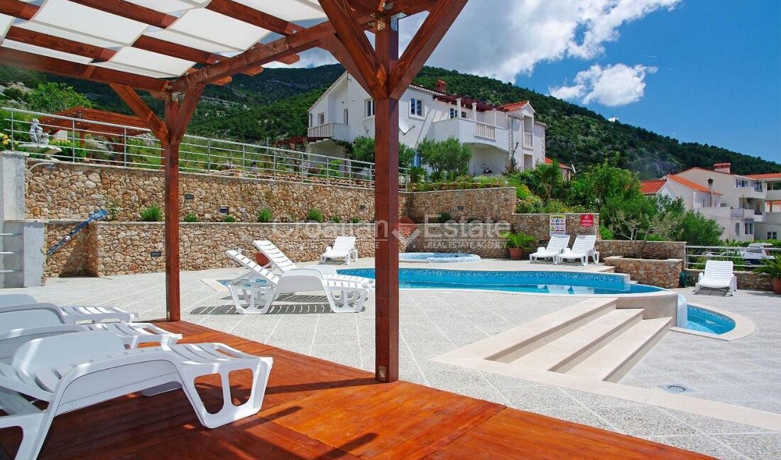 croatia-brac-bol-business-premises-sale(105)