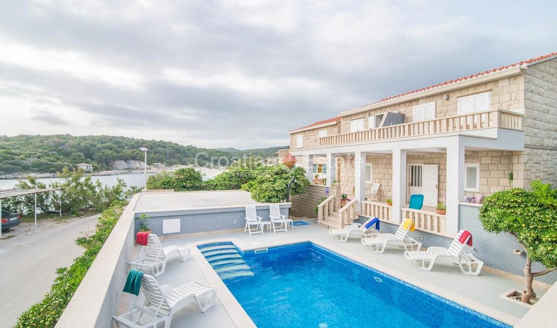 croatia-brac-villa-seafront-pool-sale(101)