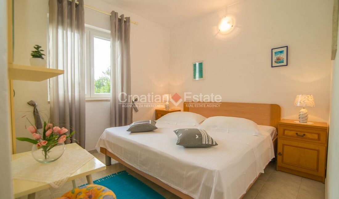croatia-brac-villa-seafront-pool-sale(107)