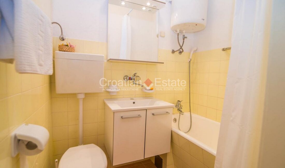 croatia-brac-villa-seafront-pool-sale(110)