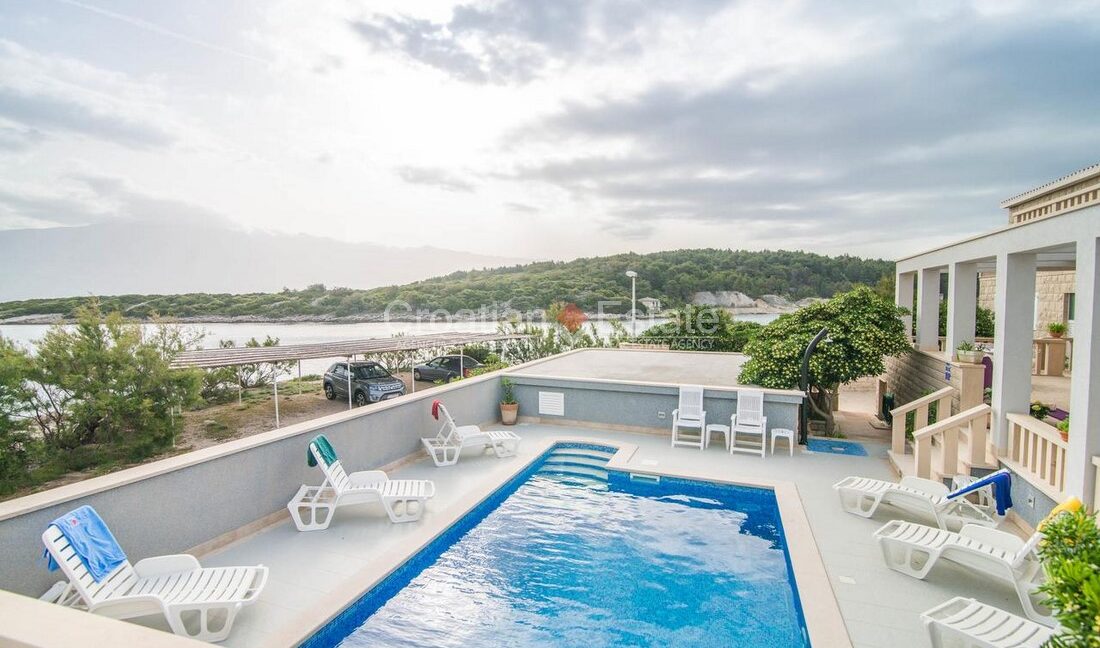 croatia-brac-villa-seafront-pool-sale(115)