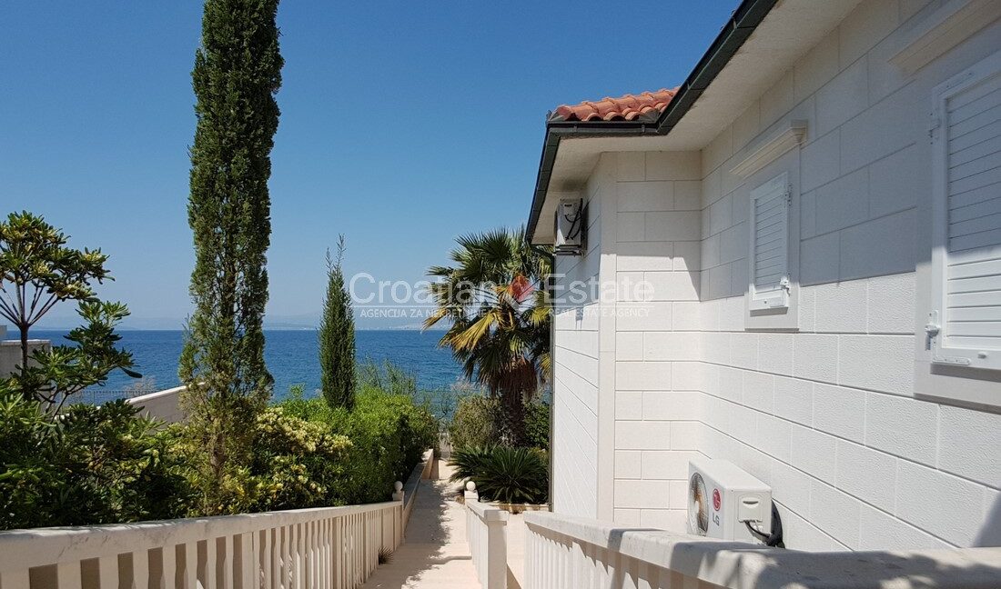 croatia-brac-villa-seafront-sea-view-pool-sale(101)