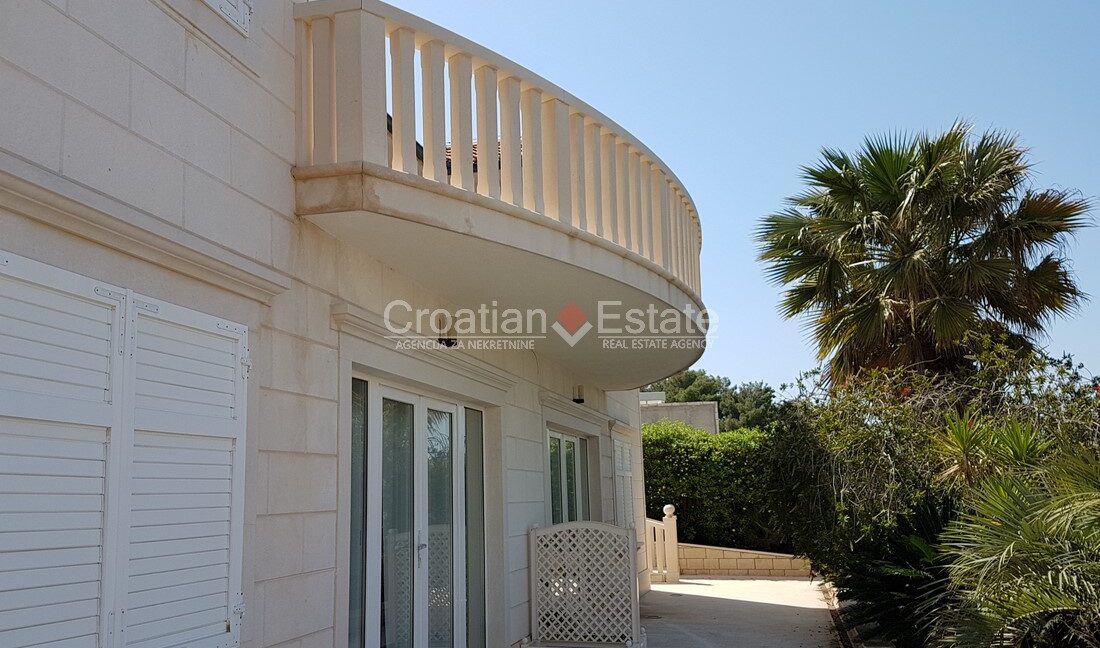 croatia-brac-villa-seafront-sea-view-pool-sale(103)