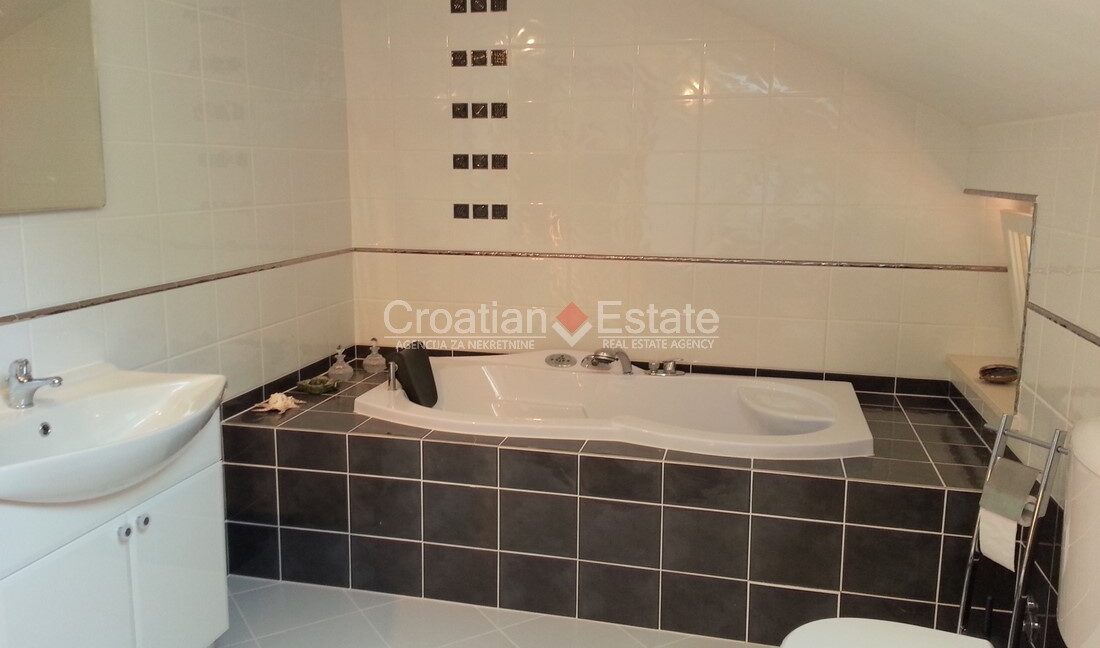 croatia-brac-villa-seafront-sea-view-pool-sale(109)